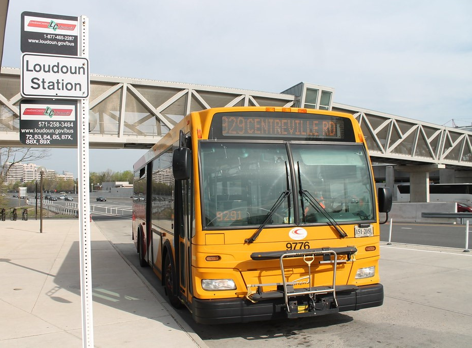 Photo of Fairfax Connector bus in Herndon Virginia