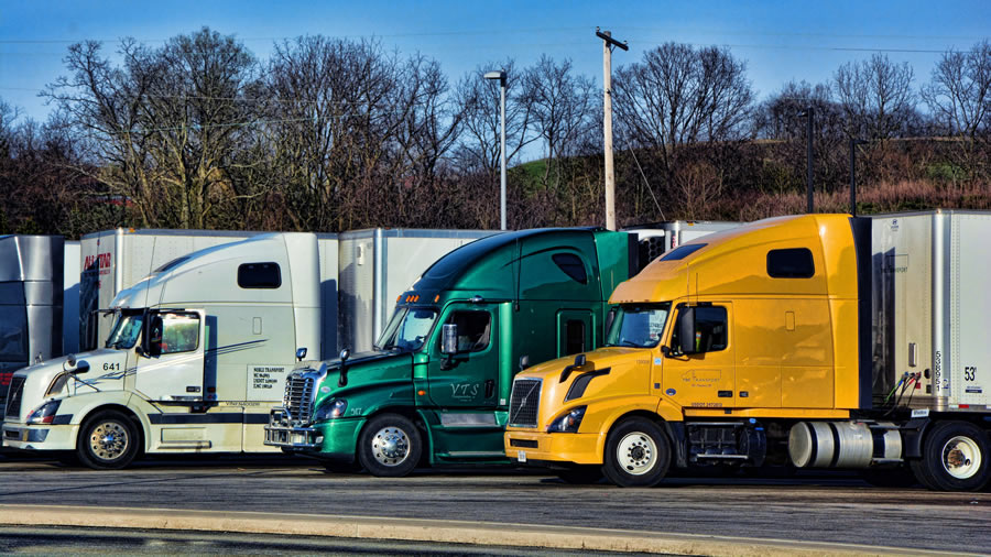 Freight_TrucksParked_flickr-marianomantel_900