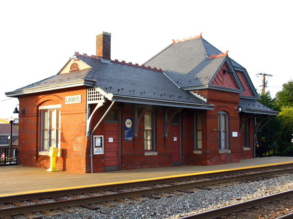 Laurel_train_station_by_Bossi_on_flickr-600