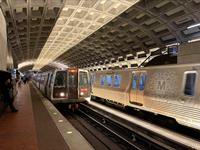 Metrorail_-_Red_Line_trains_at_Metro_Center_2_1280_Pierre_Gaunaurd